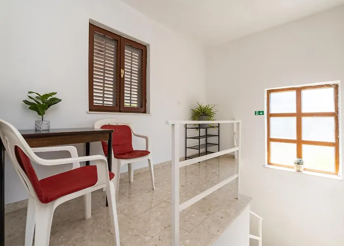 Apartament Mare 2 *